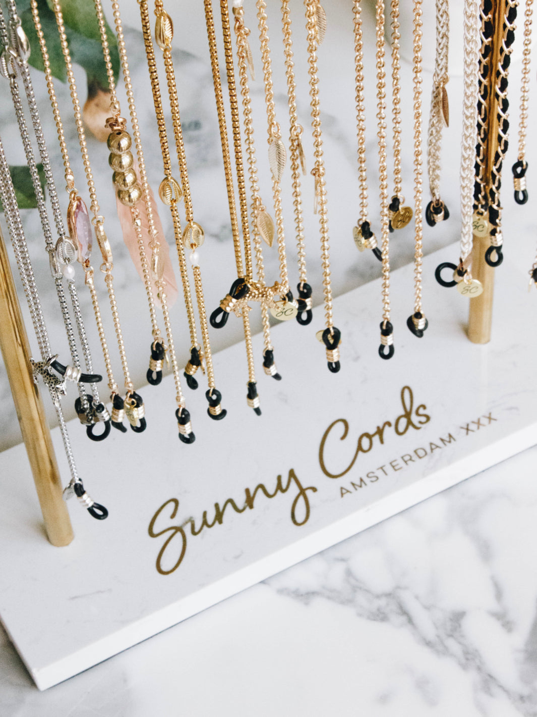 Marble display | Gold