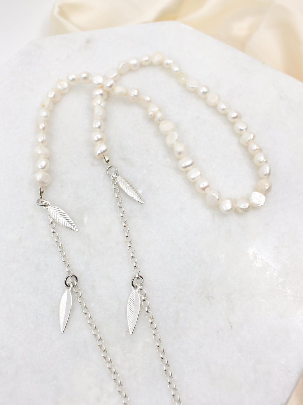 Sunny Cords With feathers Pearl white silver | Sunny Cords